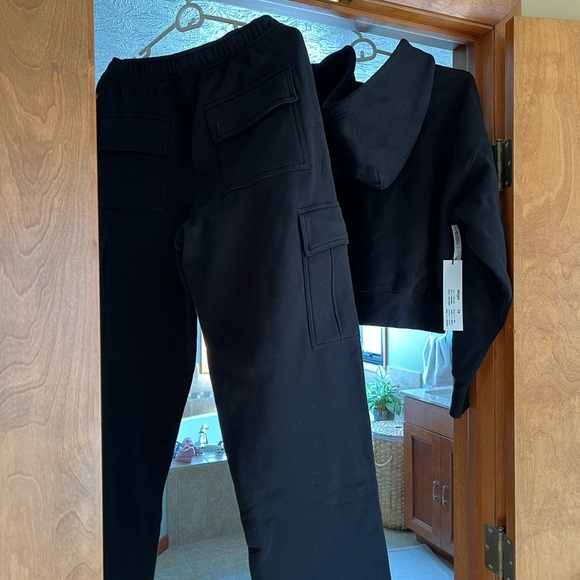 NWT! Aritzia TNA CARGO SWEATS ONLY. (See separate listing for matching HOODIE) - Picture 2 of 5